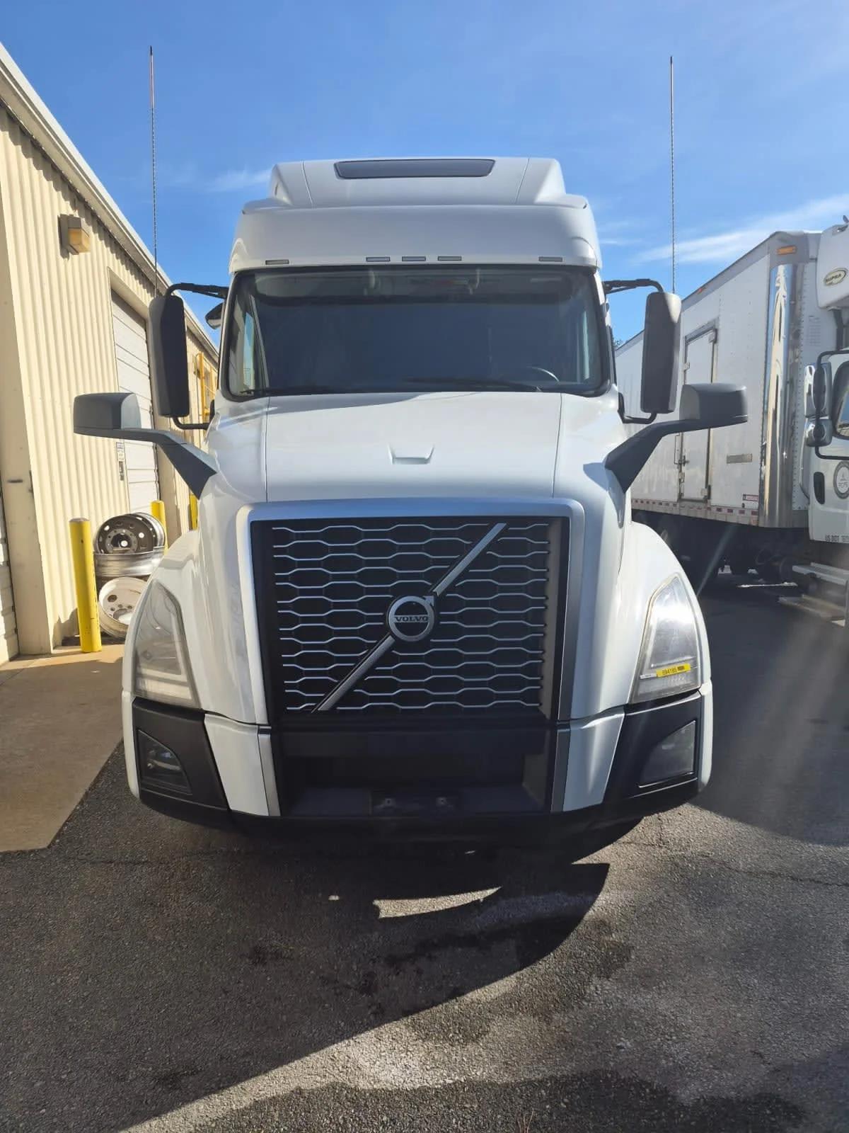 2020 Volvo VNL 860 in Ashland, VA — photo 2