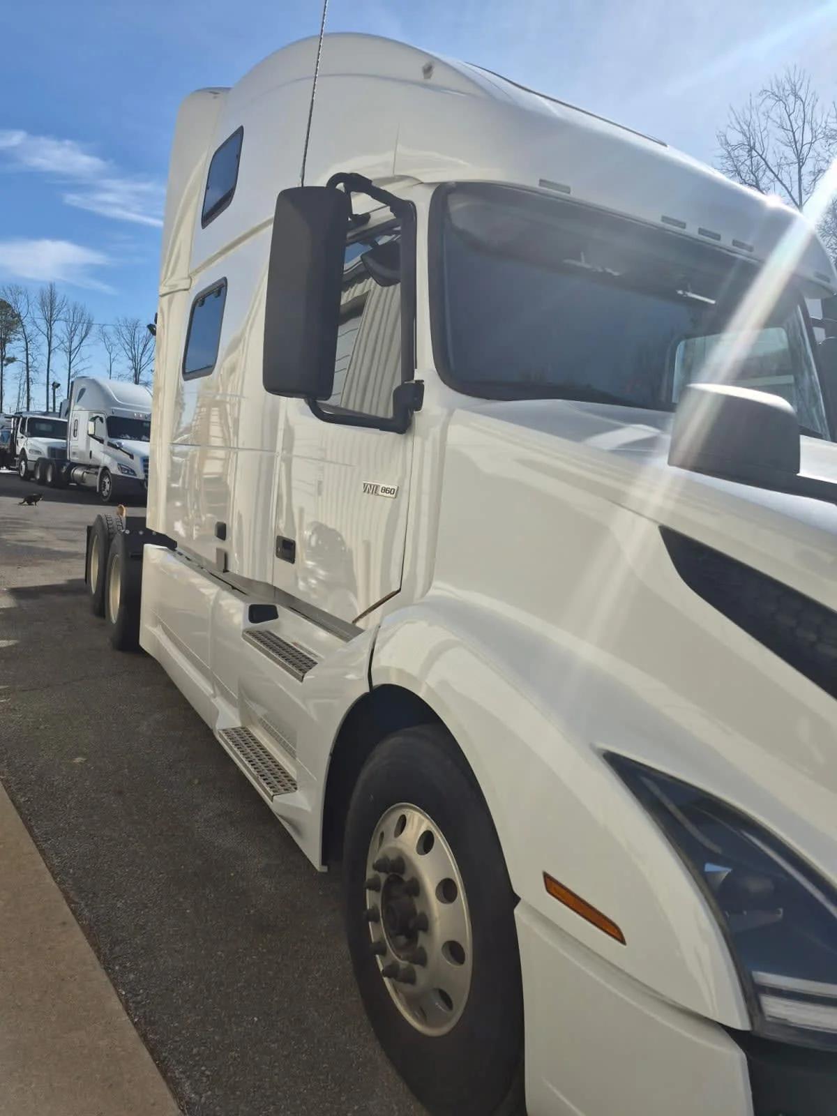 2020 Volvo VNL 860 in Ashland, VA — photo 3