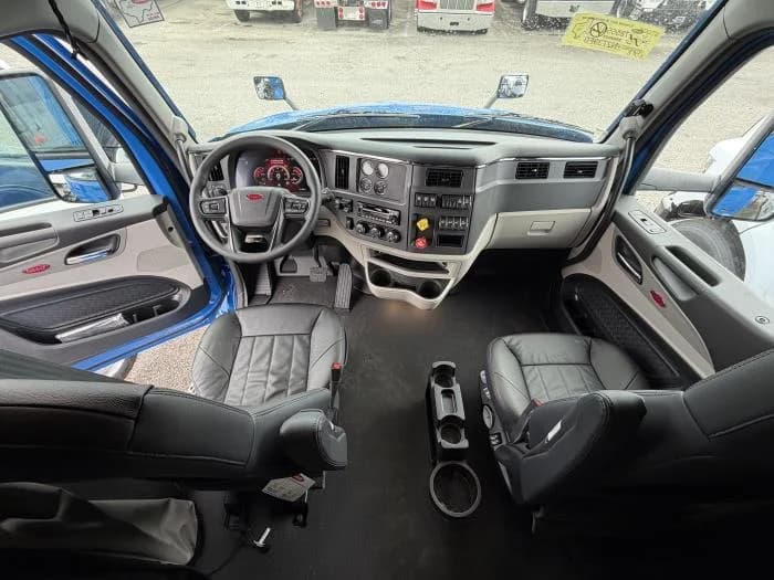 2027 Peterbilt 579 in Orlando, FL — photo 13