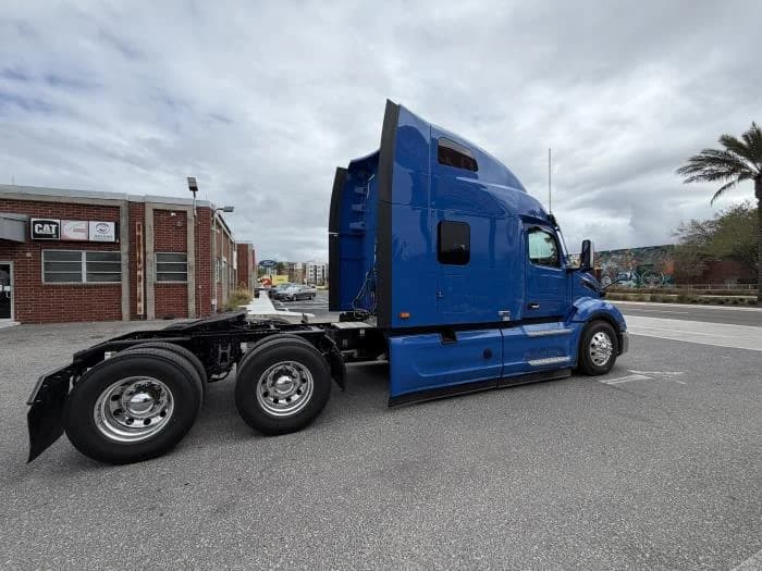 2027 Peterbilt 579 in Orlando, FL — photo 7