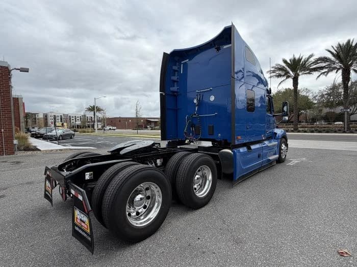 2027 Peterbilt 579 in Orlando, FL — photo 6