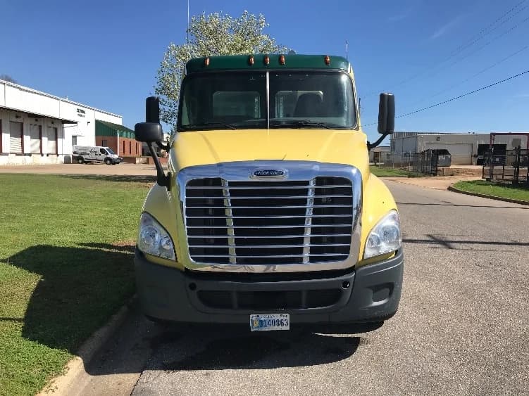 2019 Freightliner Cascadia in Montgomery, AL — photo 2