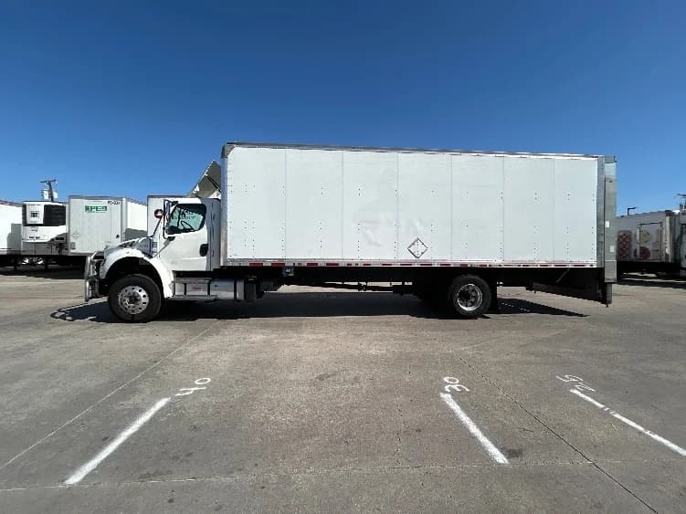 2021 Freightliner M2 106 in Carrollton, TX — photo 4