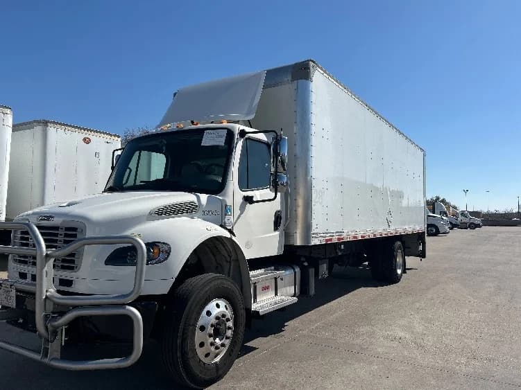 2021 Freightliner M2 106 in Carrollton, TX — photo 3