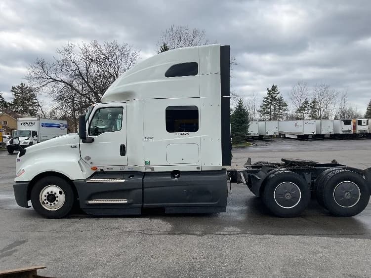 2023 International LT in Fredonia, NY — photo 4