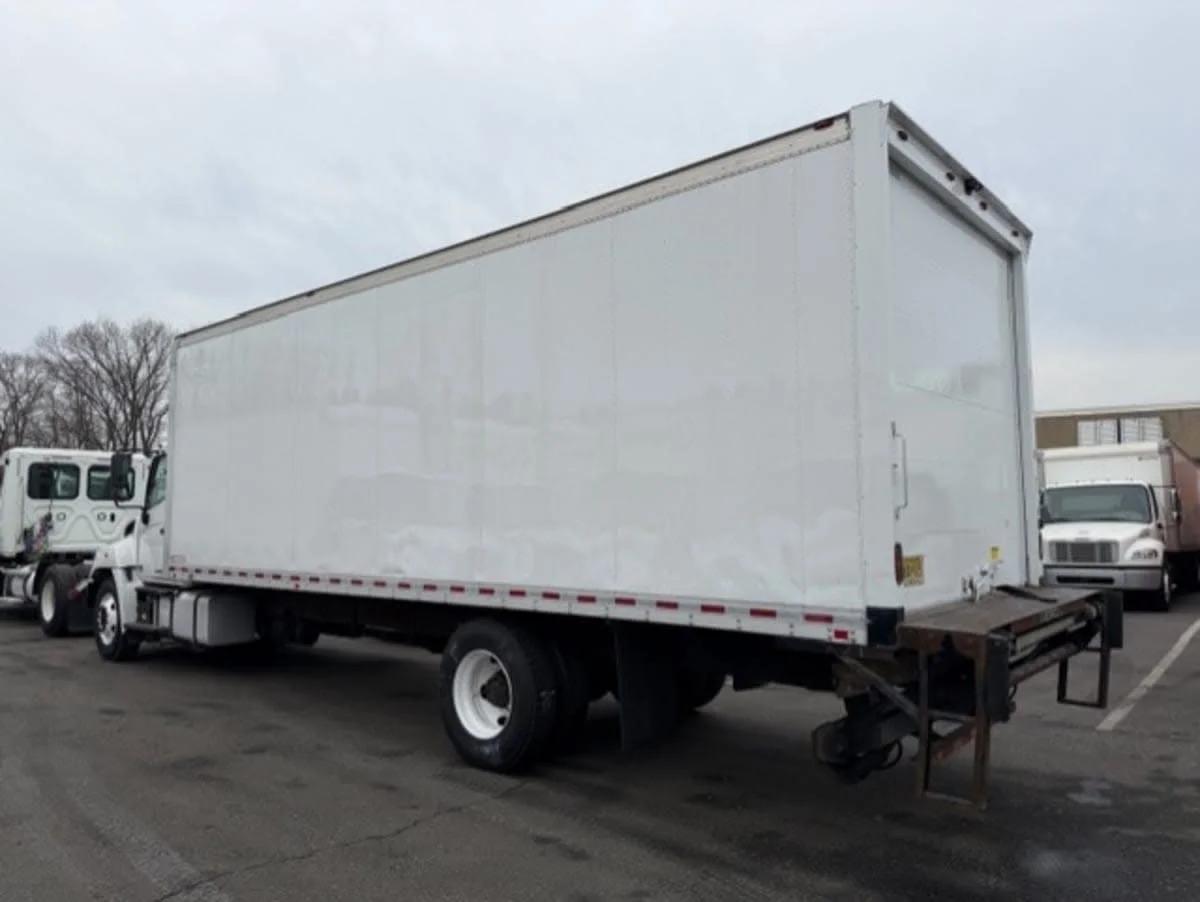 2017 Hino 268 in Farmingdale, NY — photo 6