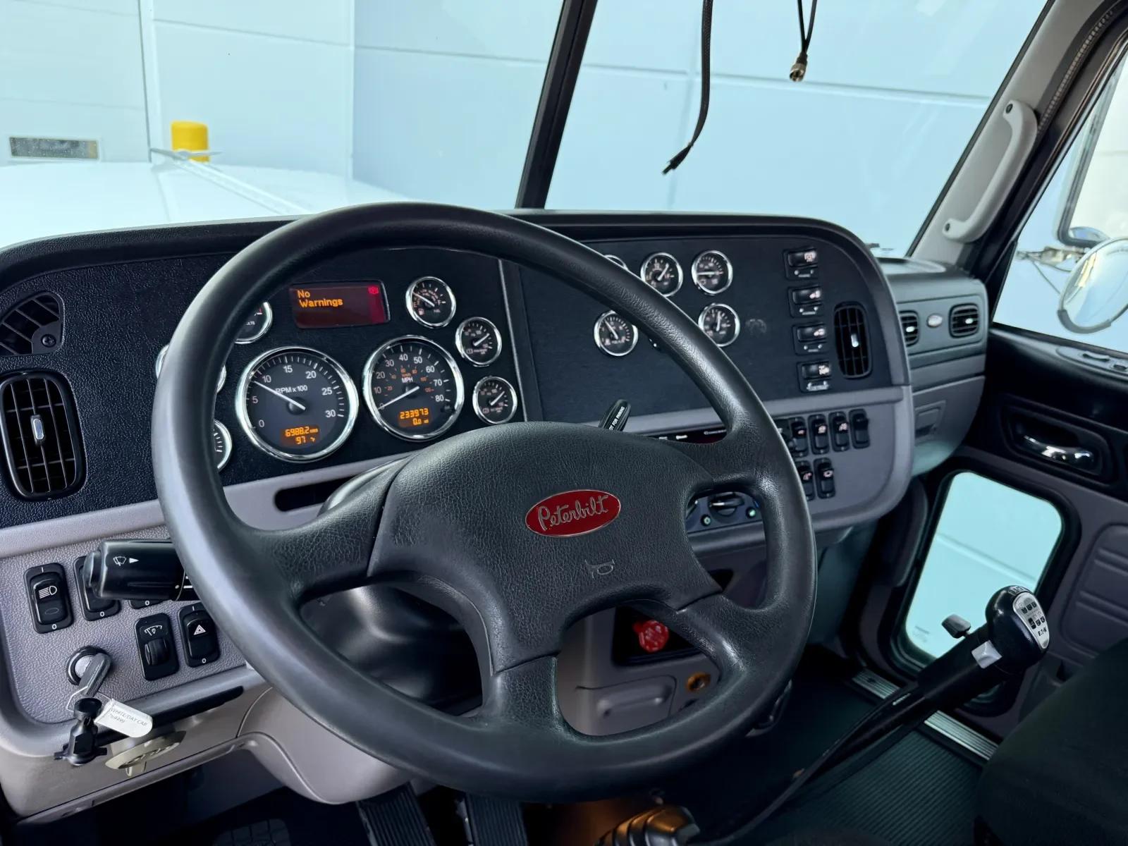 2022 Peterbilt 389 in New Lenox, IL — photo 15