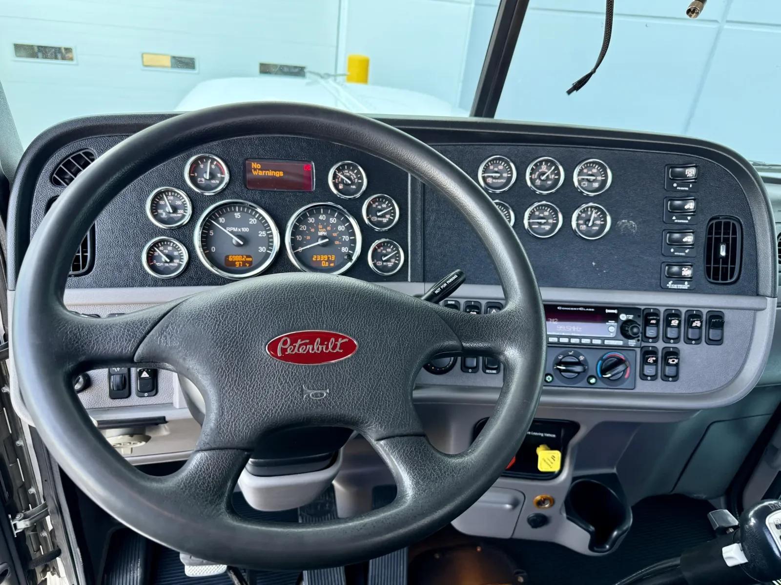 2022 Peterbilt 389 in New Lenox, IL — photo 16