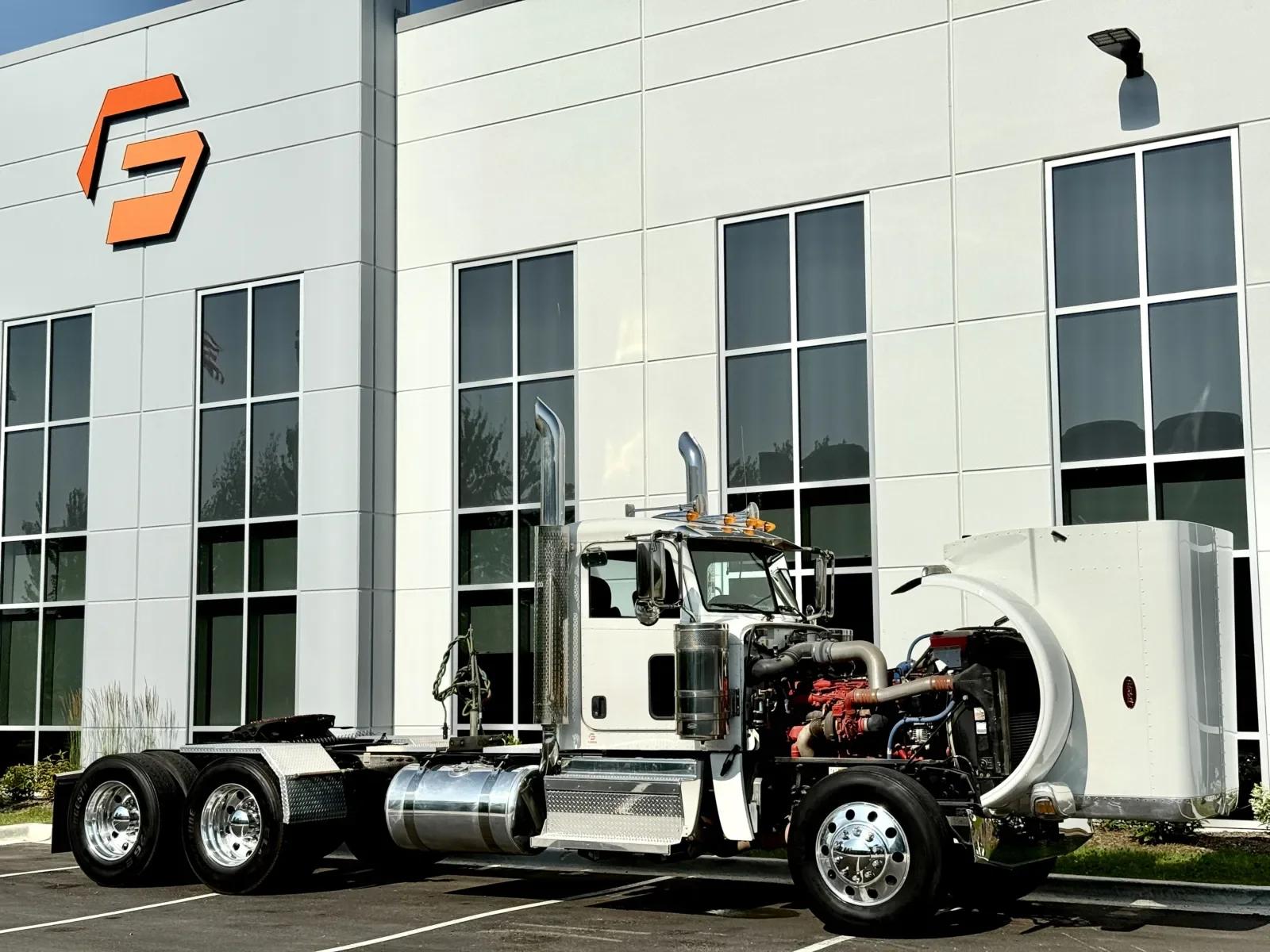 2022 Peterbilt 389 in New Lenox, IL — photo 9