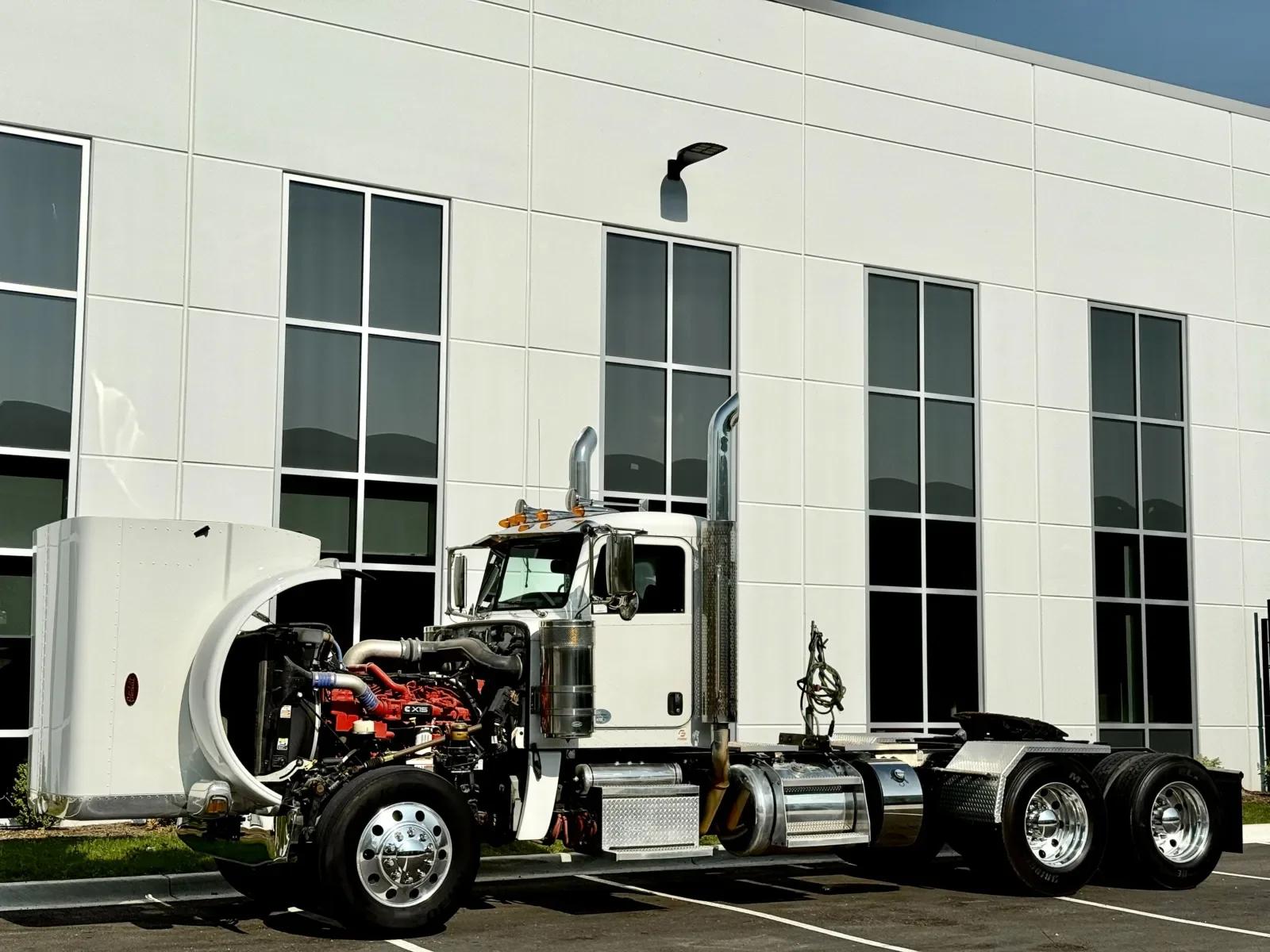 2022 Peterbilt 389 in New Lenox, IL — photo 10