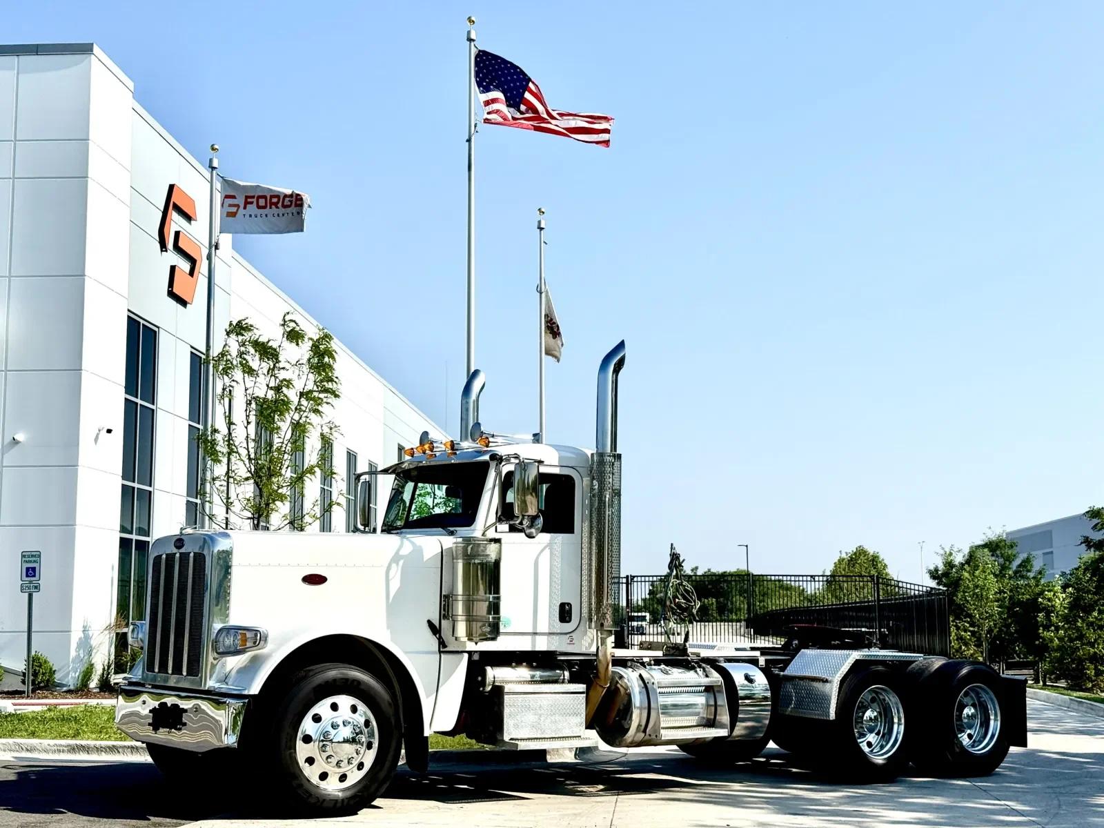 2022 Peterbilt 389