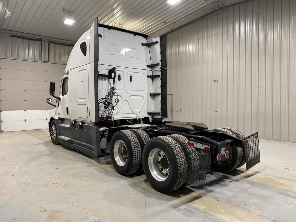 2024 Freightliner Cascadia in Sioux Falls, SD — photo 5