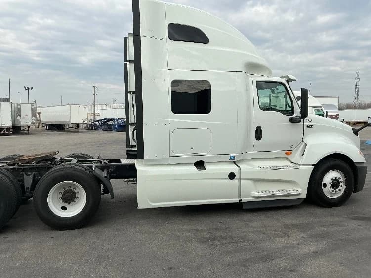 2020 International LT in La Porte, IN — photo 8