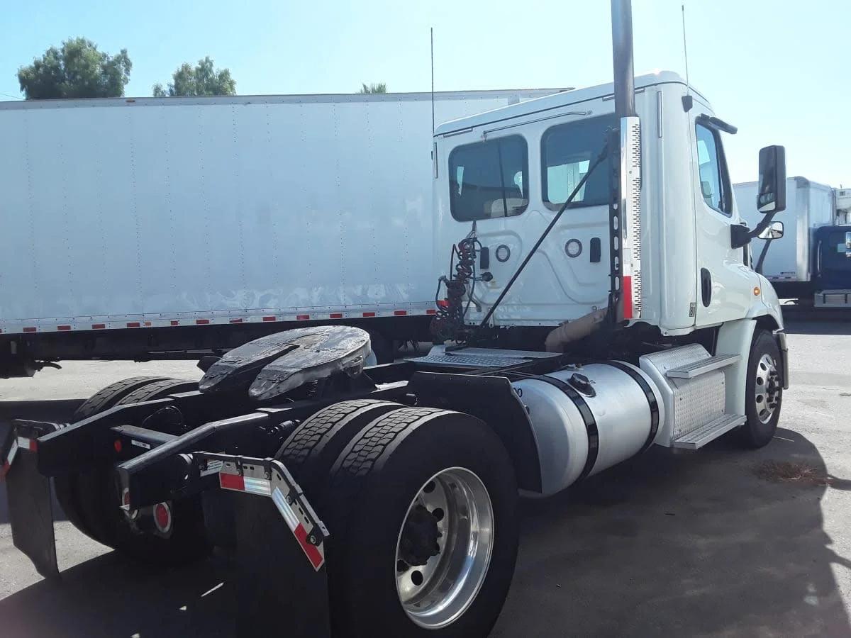 2018 Freightliner Cascadia in Montebello, CA — photo 4