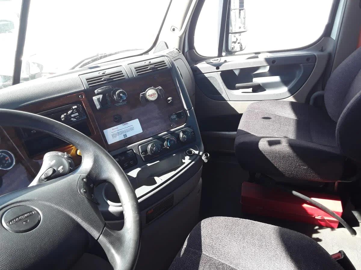 2018 Freightliner Cascadia in Montebello, CA — photo 7