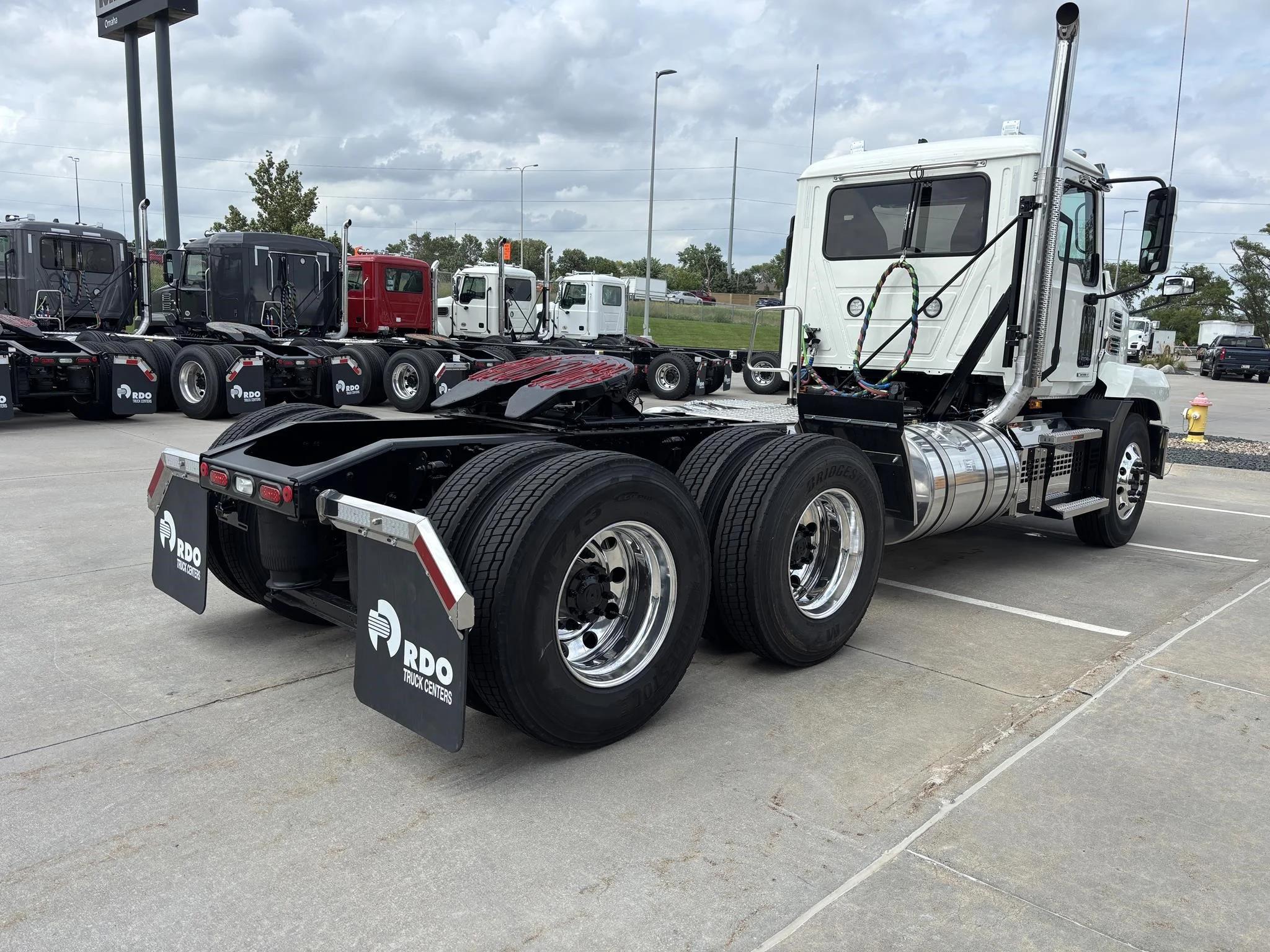 2026 Mack Anthem — photo 4