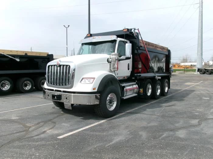 2026 International HX — photo 2