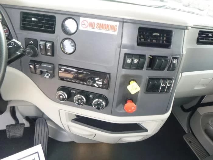 2020 Peterbilt 579 in Denver, CO — photo 15