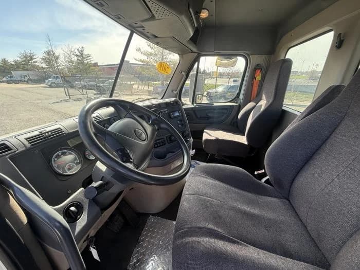 2019 Freightliner Cascadia — photo 17