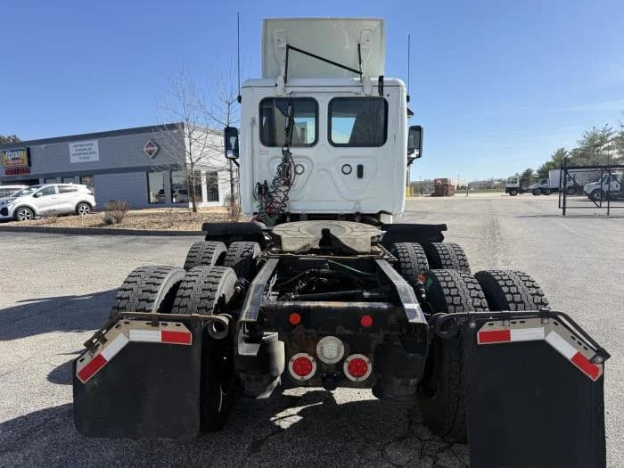 2019 Freightliner Cascadia — photo 8