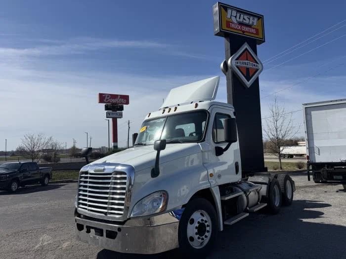 2019 Freightliner Cascadia — photo 3