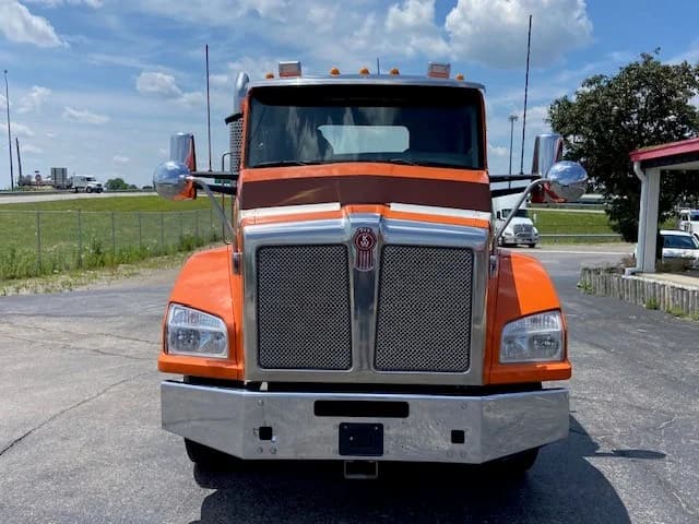 2019 Kenworth T880 in Broadview Hts, OH — photo 2