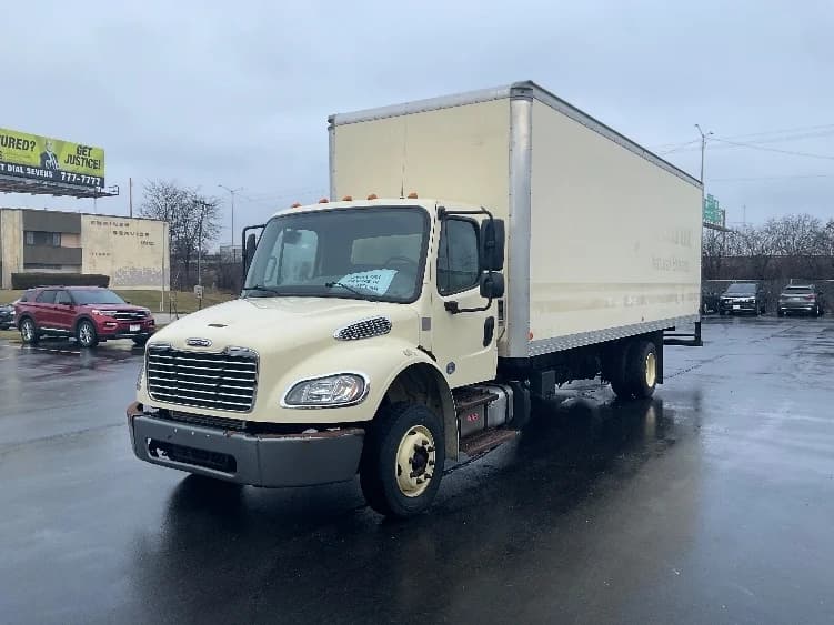 2019 Freightliner M2 106 in Milwaukee, WI — photo 3