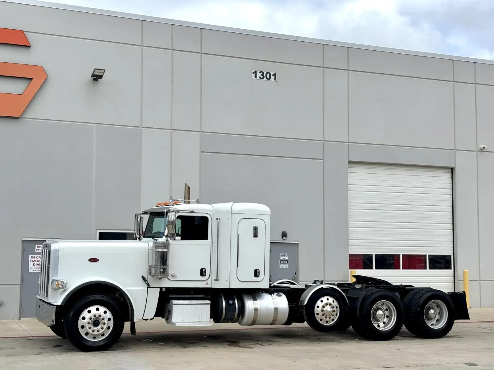 2020 Peterbilt 389 in Hutchins, TX — photo 2
