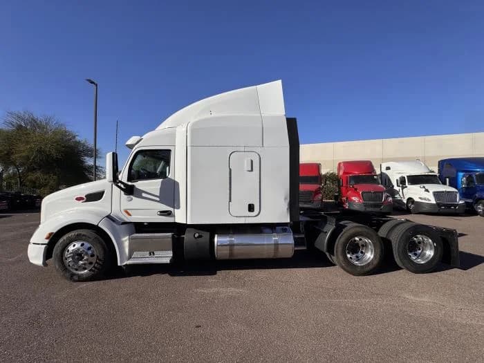2022 Peterbilt 579 in Phoenix, AZ — photo 3