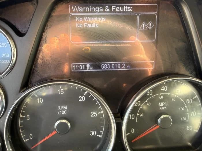 2022 Peterbilt 579 in Phoenix, AZ — photo 10