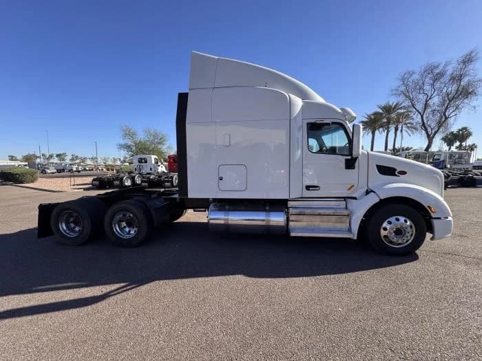 2022 Peterbilt 579 in Phoenix, AZ — photo 7