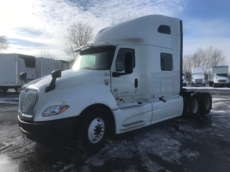 2020 International LT in Brooklyn Park, MN — photo 3