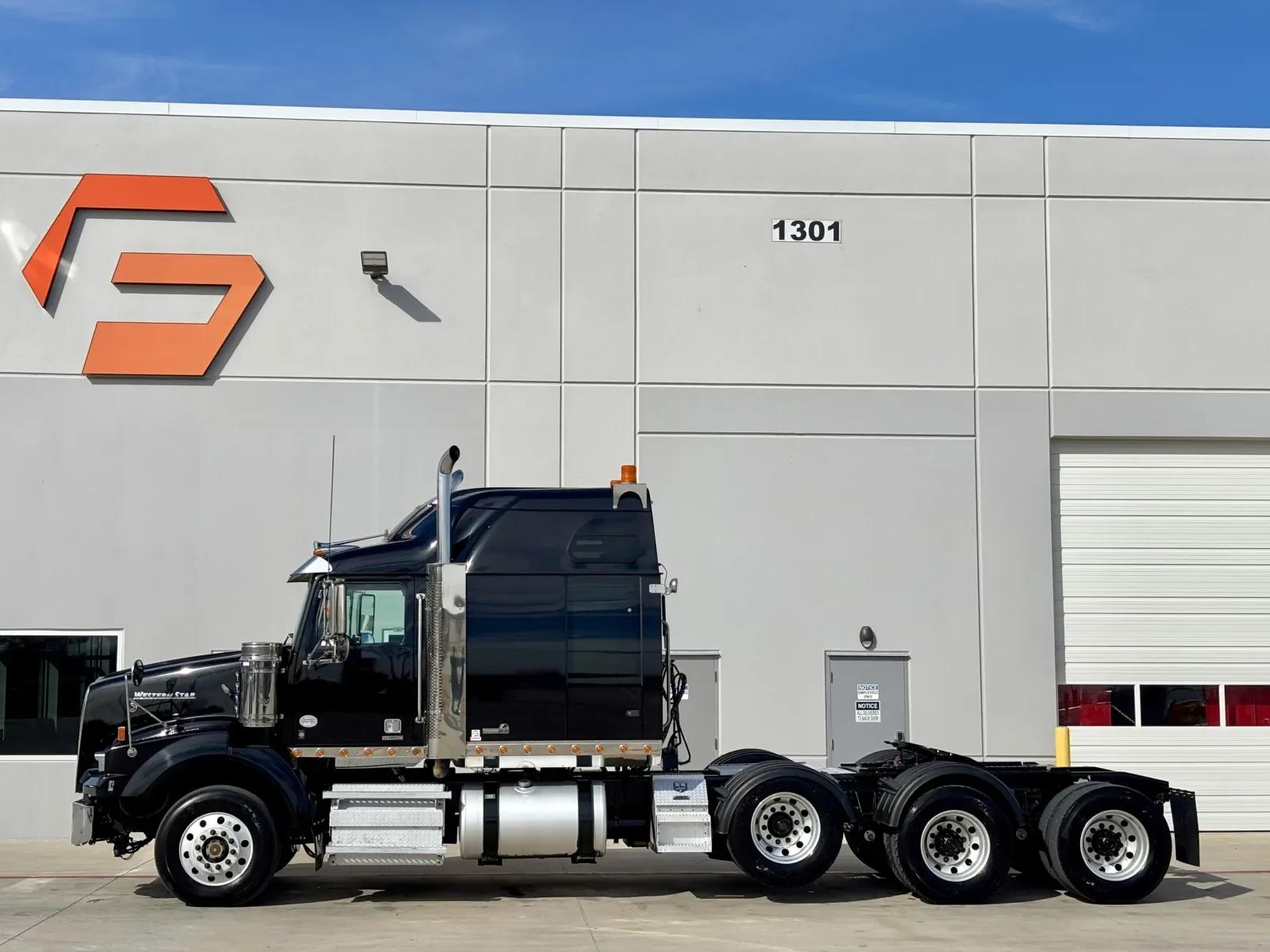 2021 Western Star 4900 in Hutchins, TX — photo 4