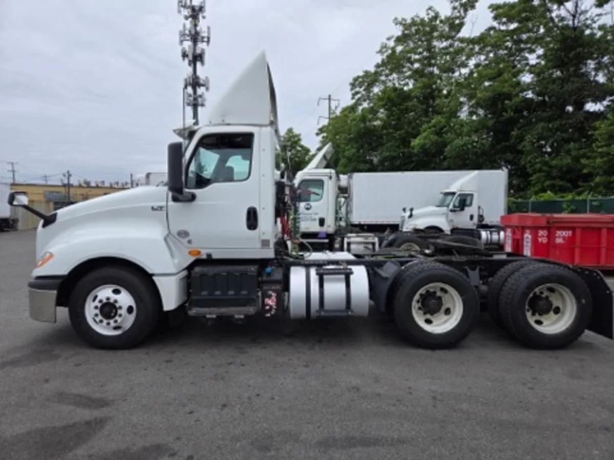 2019 International LT in Newark, NJ — photo 10