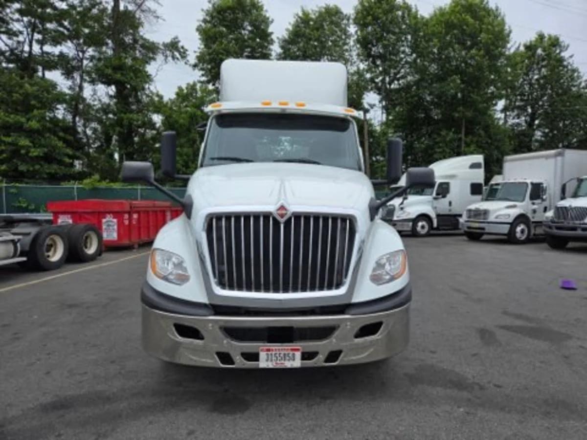 2019 International LT in Newark, NJ — photo 2