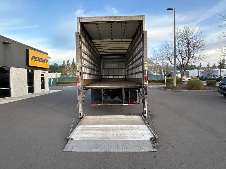 2022 Freightliner M2 106 in Clackamas, OR — photo 9
