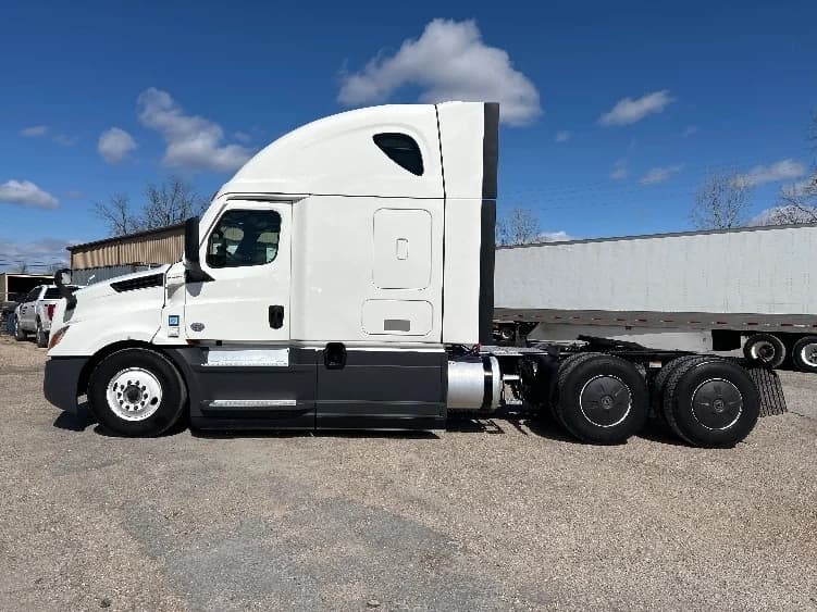 2023 Freightliner Cascadia in Poplar Bluff, MO — photo 4