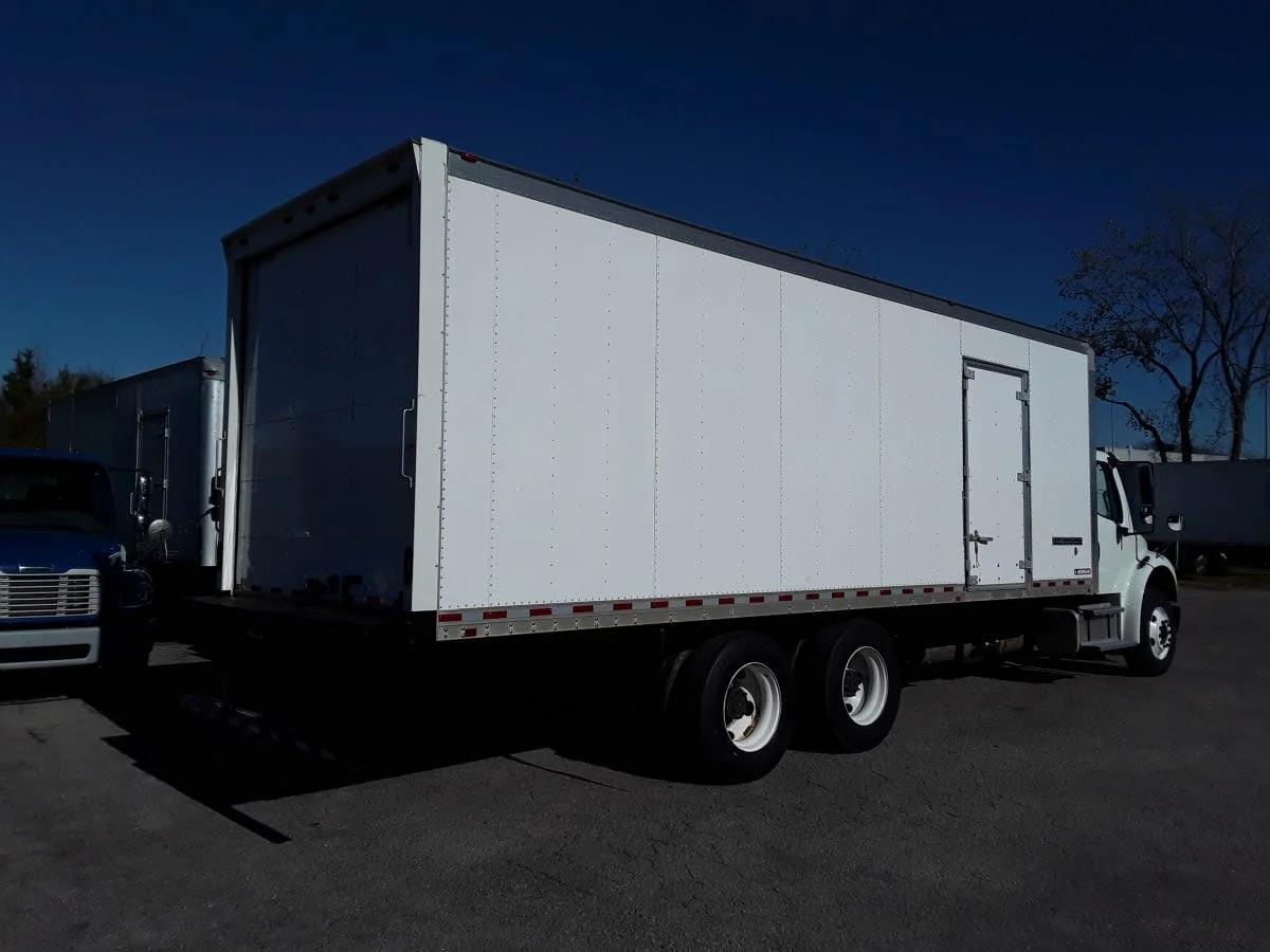 2017 Freightliner M2 106 in La Vergne, TN — photo 4