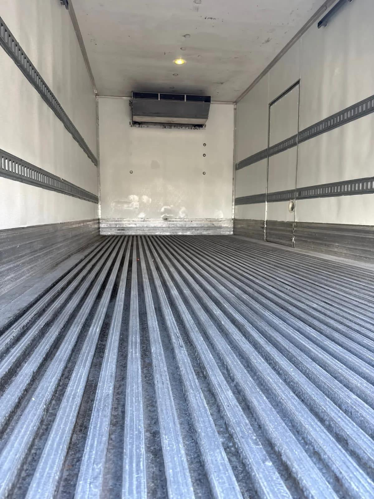 2019 Freightliner M2 106 in Fontana, CA — photo 9