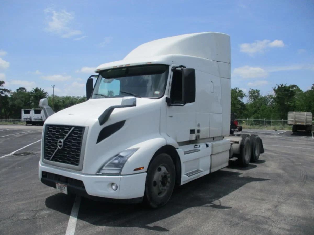 2020 Volvo VNR 640