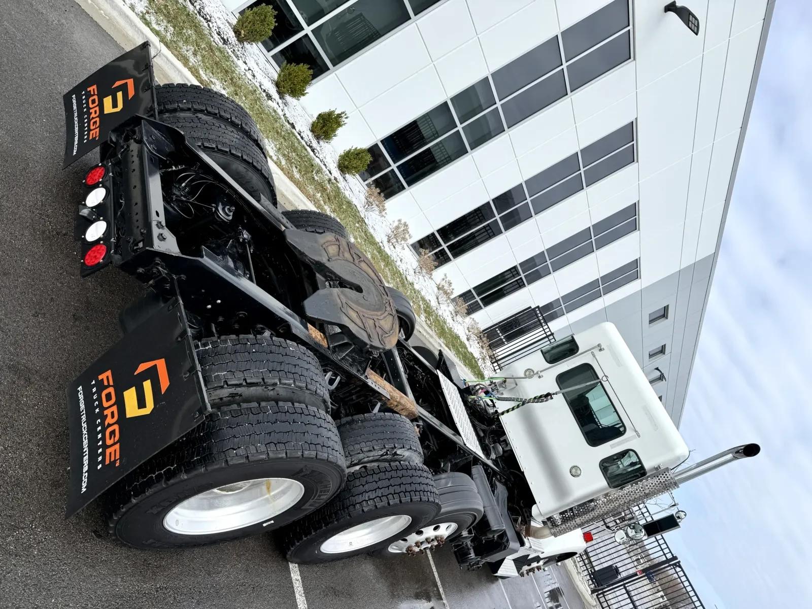 2019 Kenworth T800 in New Lenox, IL — photo 11