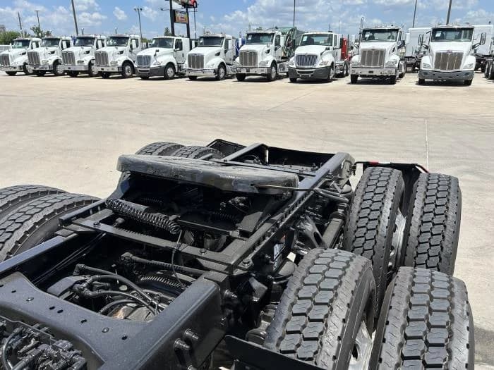2021 Peterbilt 579 in Houston, TX — photo 15