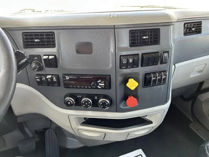 2021 Peterbilt 579 in Houston, TX — photo 30