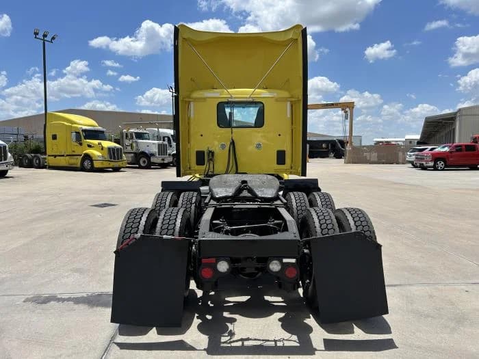 2021 Peterbilt 579 in Houston, TX — photo 5