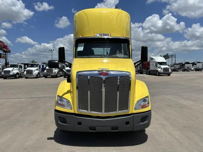 2021 Peterbilt 579 in Houston, TX — photo 9