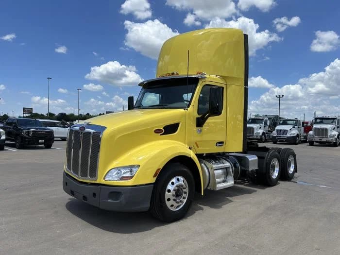 2021 Peterbilt 579 in Houston, TX — photo 2