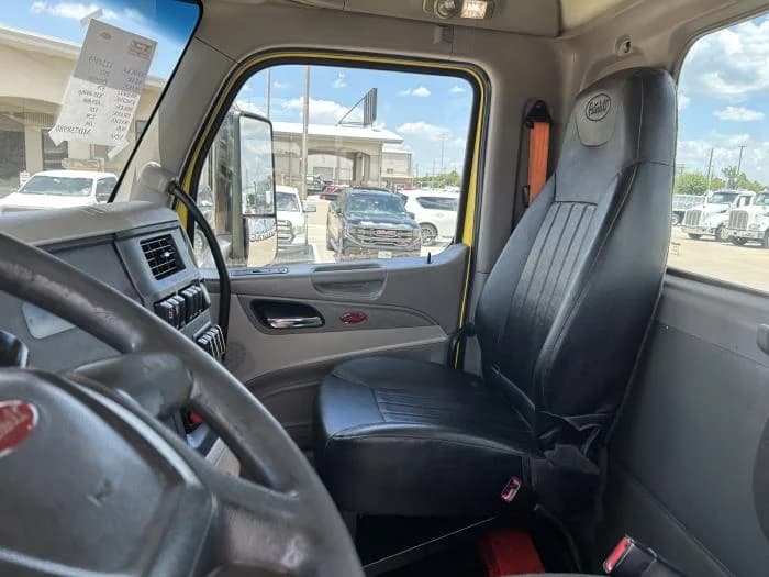 2021 Peterbilt 579 in Houston, TX — photo 26