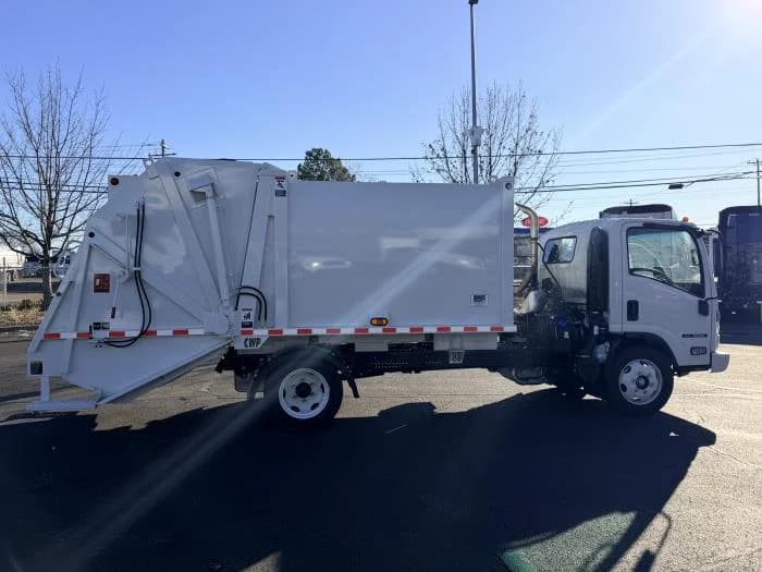 2024 Isuzu NRR in Memphis, TN — photo 7