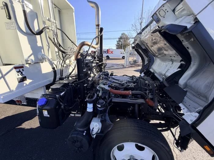 2024 Isuzu NRR in Memphis, TN — photo 12