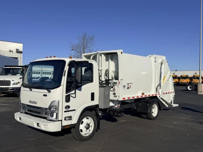 2024 Isuzu NRR in Memphis, TN — photo 2